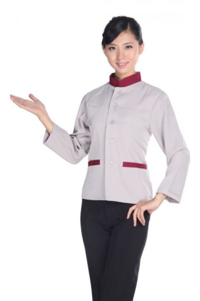 Đồng phục nhà hàng khách sạn – Đồng phục phục vụ quần đen áo kem phối đỏ đô 18