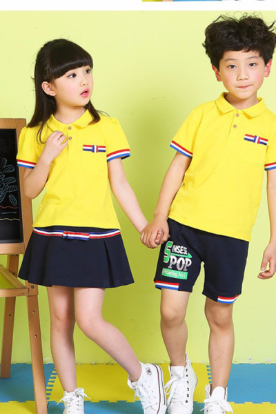 Đồng phục học sinh sinh viên – Đồng phục học sinh cấp I váy, quần đen áo thun cổ trụ vàng tay ngắn 20