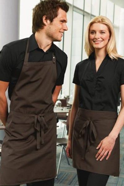 Đồng phục nhà hàng khách sạn – Đồng phục pha chế tạp dề nâu, áo sơ mi đen tay ngắn 03