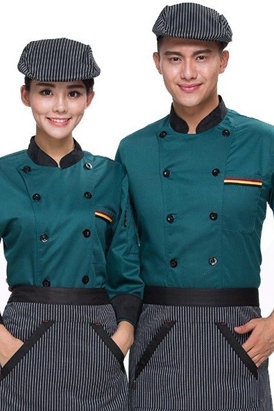 Đồng phục nhà hàng khách sạn – Đồng phục bếp áo xanh viền đen, nón, tạp dề sọc đen trắng 29