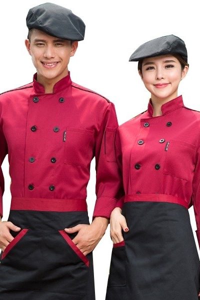 Đồng phục nhà hàng khách sạn – Đồng phục bếp áo đỏ đô viền đen, nón đen, tạp dề đen viền đỏ 30