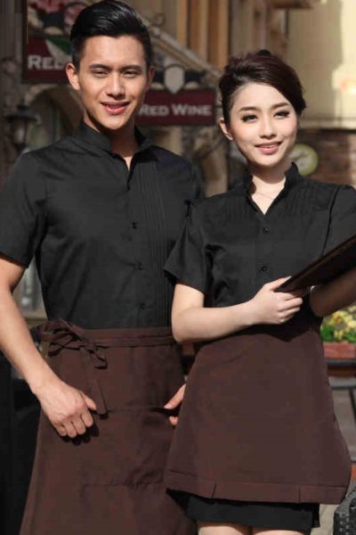 Đồng phục nhà hàng khách sạn – Đồng phục tạp vụ màu đen, tạp dề nâu 73