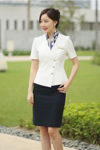 Đồng phục nhà hàng khách sạn – Đồng phục lễ tân vest trắng, chân váy đen 43